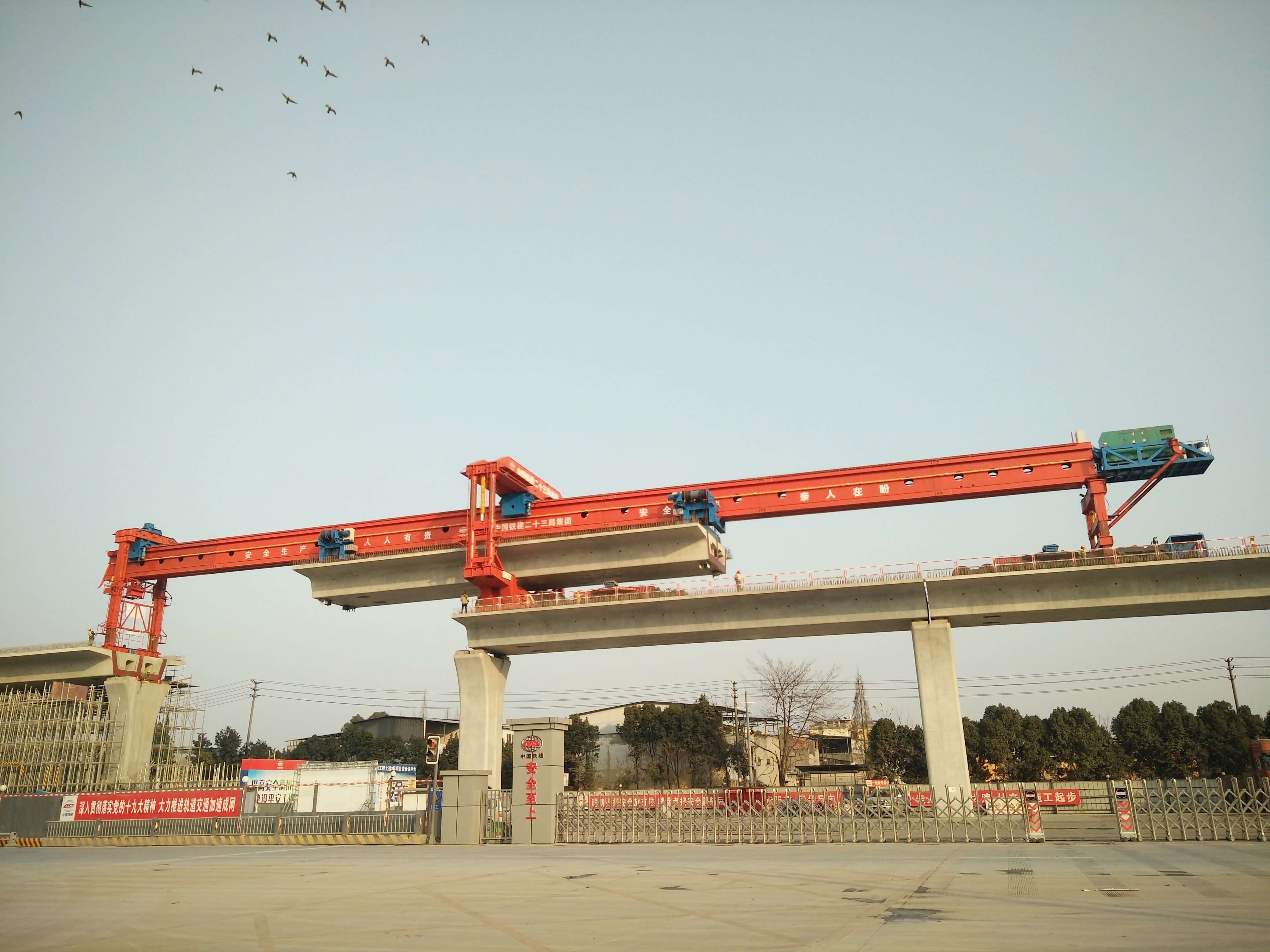 架橋機(jī)吊梁過(guò)二號(hào)柱